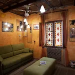 Casa Di Pierina, La Casa Dell'artista Поджибонси