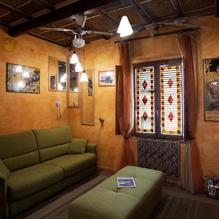 Casa Di Pierina, L'abbraccio Di Un Artista Poggibonsi
